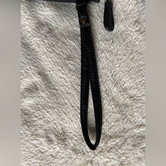 ROOTS WRISTLET - Picture 3 of 4